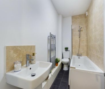 1 bedroom in a house share to rent - Photo 4