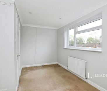 3 bedroom house to rent Sycamore Drive, East Grinstead, RH19 - Photo 1