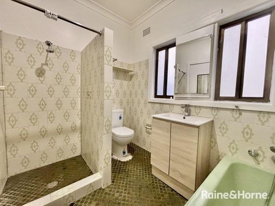 Charming Family Home - Photo 1