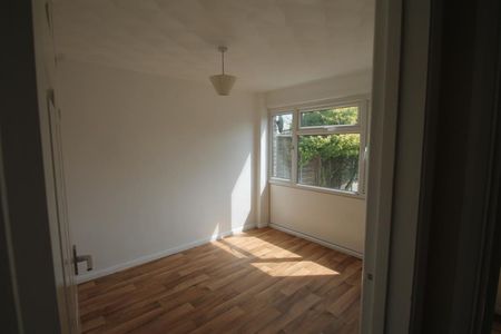 4 bedroom House To Let - Photo 3