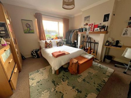 4 bedroom House To Let - Photo 2