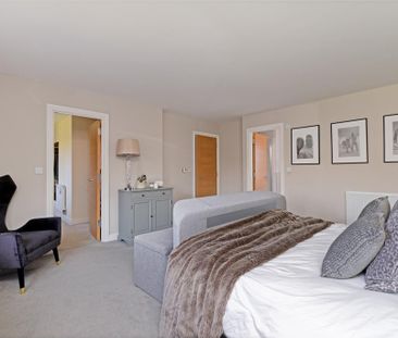 5 bedroom semi-detached house to rent - Photo 2