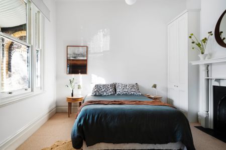 Well presented Contemporary Living with Victorian Charm - Photo 3