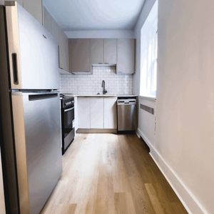 Bachelor - 2070 Rue Chomedey, Montréal - Photo 3