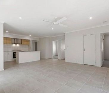 Brand new with low maintennace - Photo 3