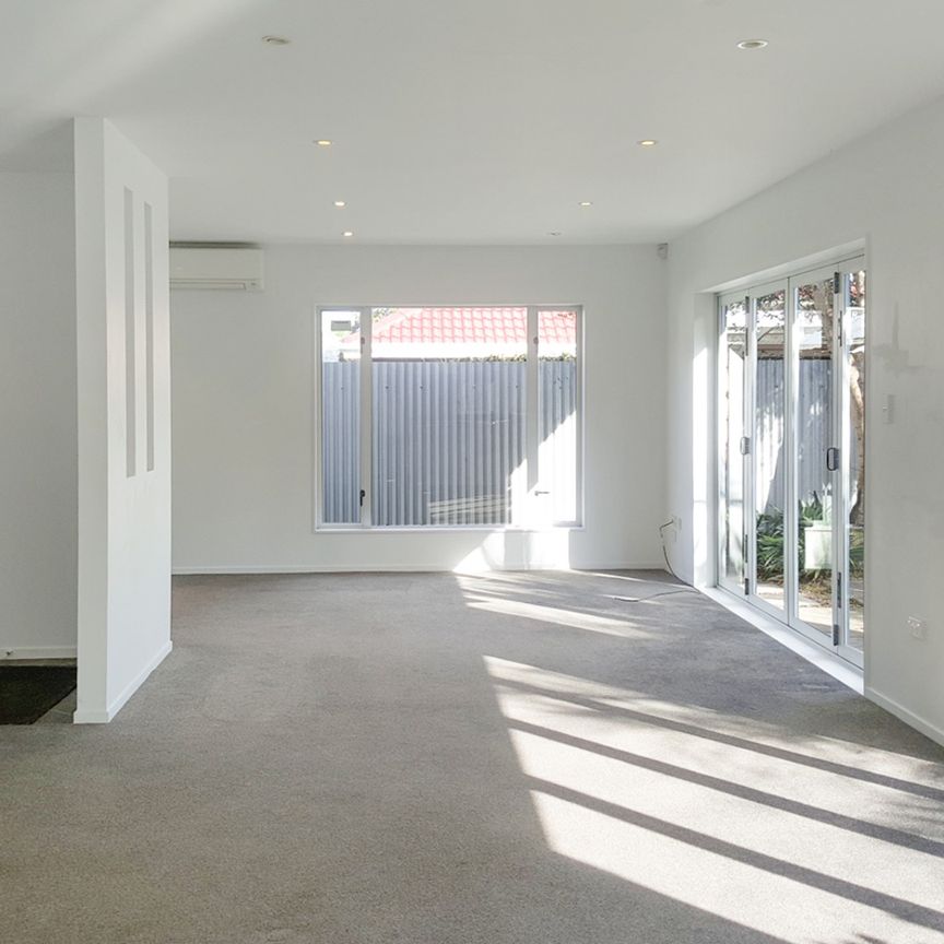 Flexible Family Living with Self-Contained Flat - Photo 1