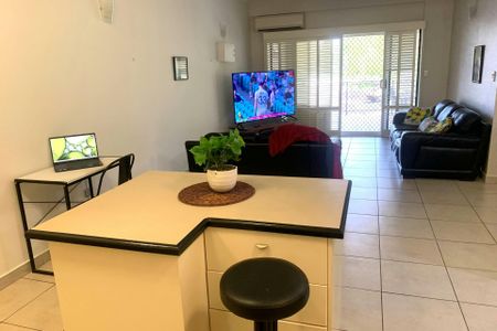 SPACIOUS PARTIALLY FURNISHED UNIT IN THE HEART OF DARWIN - Photo 2