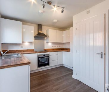 3 bedroom semi-detached house to rent - Photo 3