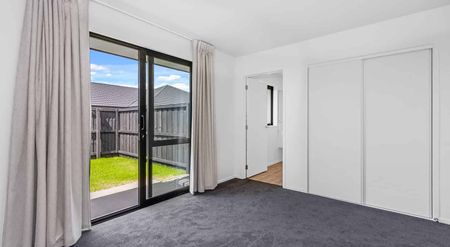 New Four Bedroom In Lincoln! - Photo 5