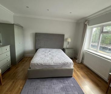 Room in a Shared House, Redford Avenue, SM6 - Photo 2