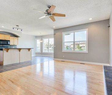 3 Bed Family Home In Mac Ewan | Cul De Sac Living | Large Deck • Gr... - Photo 2