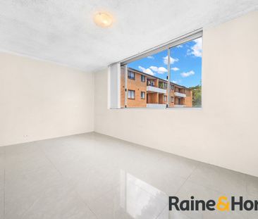 Stunning Renovated Studio Apartment in the Heart of Meadowbank - Photo 1