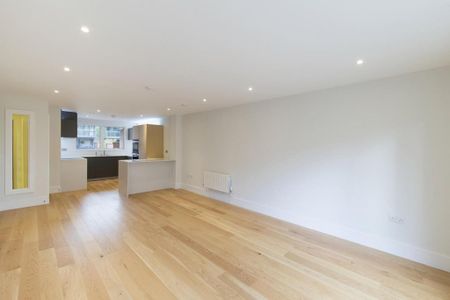 4 bedroom flat to rent - Photo 3