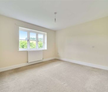 Detached family home in an idyllic rural location near Blandford. - Photo 3