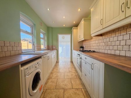 2 bed terraced house to rent in Henry Street, Kenilworth, CV8 - Photo 2