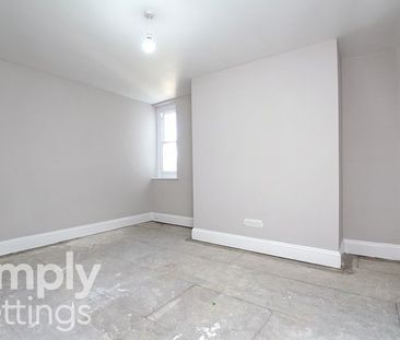 4 Bed property for rent - Photo 2