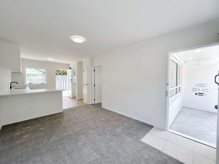 This renovated one bedroom unit is ready for you to move in - Photo 2