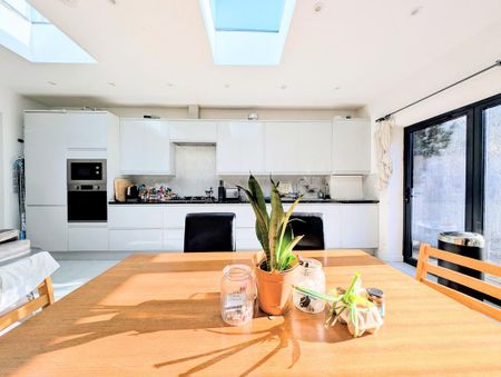 4 bedroom terraced house to rent - Photo 3