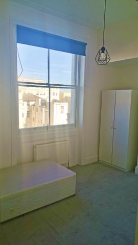 Pleasantly Decorated Two Bedroom Flat To Rent in Hove - Photo 5