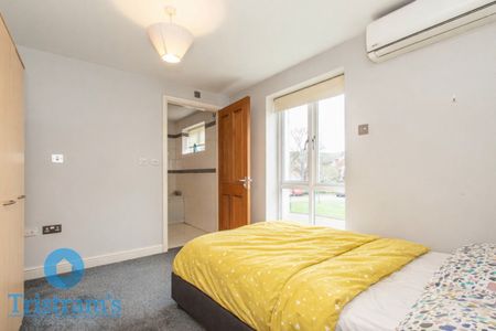 1 bed Apartment for Rent - Photo 2