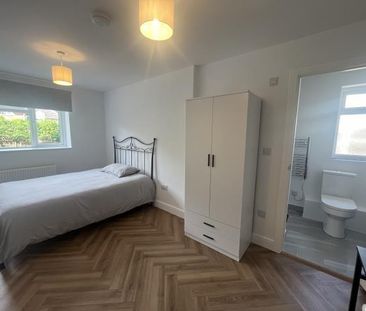 1 bedroom in a house share to rent - Photo 1