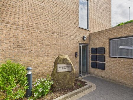 3 bedroom apartment to rent - Photo 4