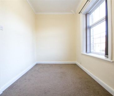 2 bedroom end of terrace house to rent - Photo 6