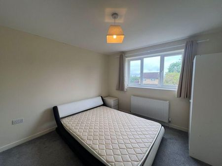 5 bedroom detached house to rent - Photo 2