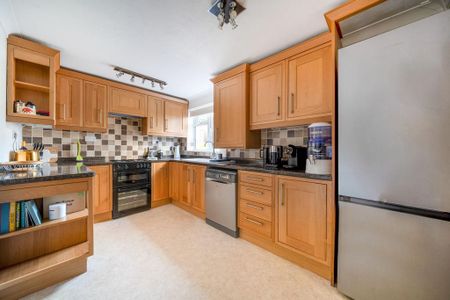 3 bedroom semi-detached house to rent - Photo 3