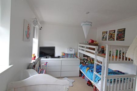 2 bedroom end of terrace house to rent - Photo 3