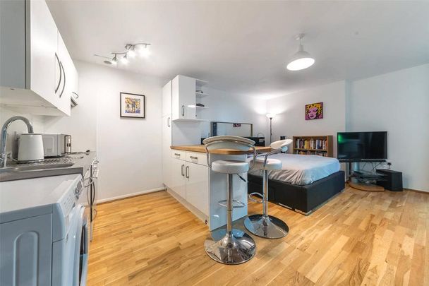 Studio to rent - Photo 1