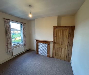 2 Bed Terraced House, Lateward Road, TW8 - Photo 3