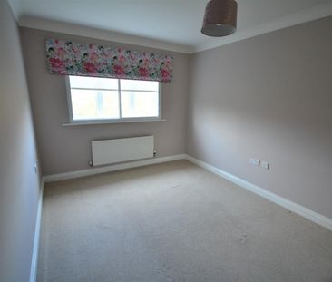 2 bedroom Flat To Let - Photo 4