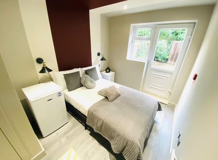 Room in a Shared House, Glenister Park Road, SW16 - Photo 2