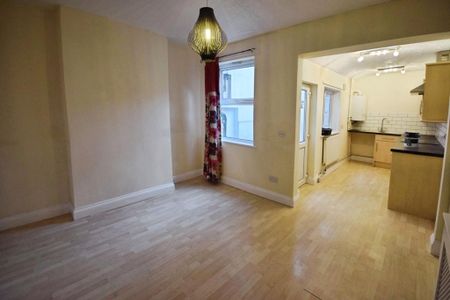 2 bedroom terraced house to rent - Photo 3