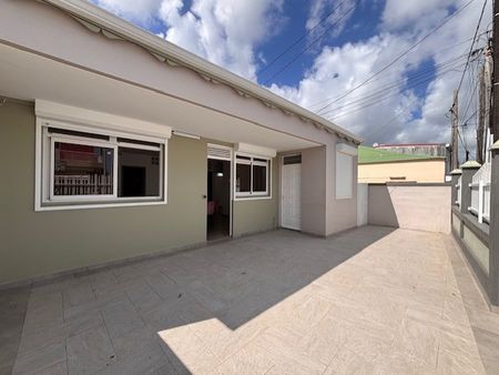 Location Maison 3 pièces 63m² LE MOULE 97160 - Photo 5