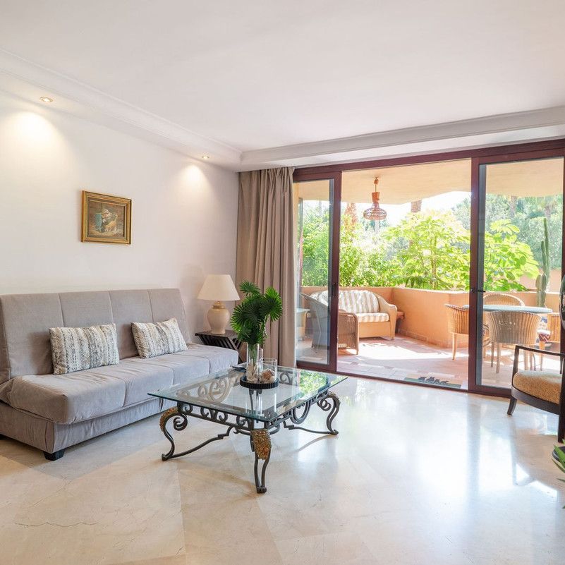 Middle Floor Apartment · Estepona - Photo 1