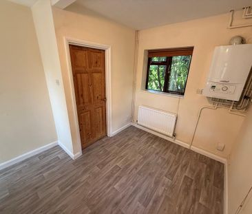 4 bedroom terraced house to rent - Photo 2