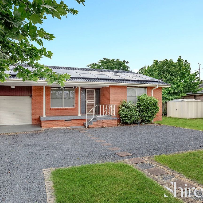 Family-friendly single level living - Photo 1