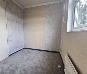 3 bedroom end of terrace house to rent - Photo 3