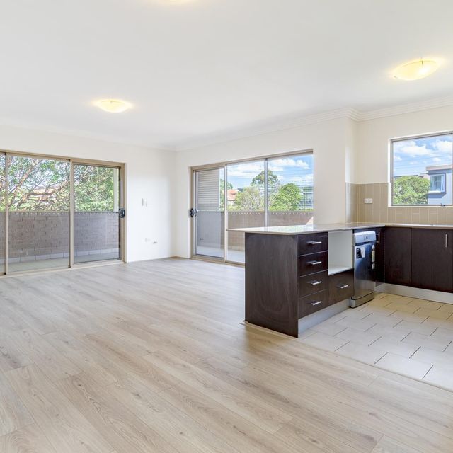 Stylish Living - Photo 1