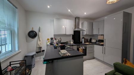 2 bedroom flat to rent - Photo 2