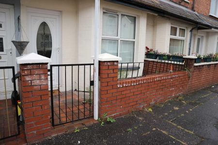 102 Tower Street, Belfast, BT5 4FJ - Photo 2