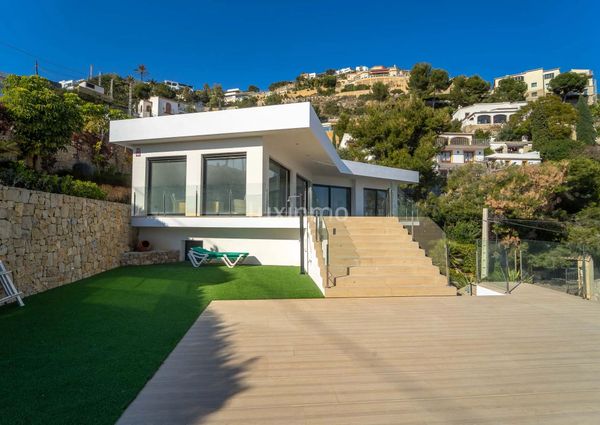 Villa for rent in Javea with sea views