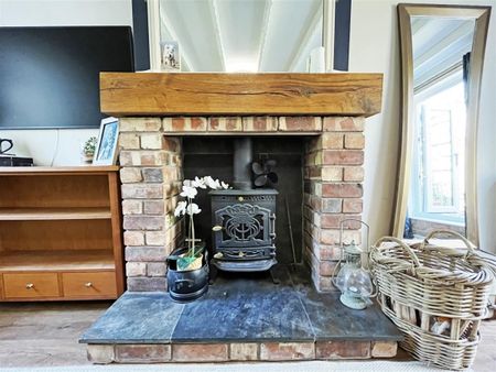 2 bedroom Cottage to rent - Photo 3