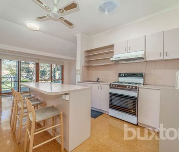 SPACIOUS THREE BEDROOM HOME - Photo 6