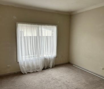 3 Bedroom house in quiet pocket of Sunshine - Photo 4