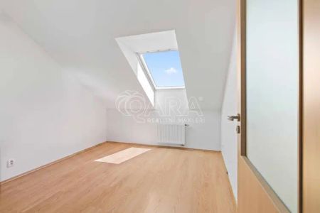 Pronájem podkrovního bytu 3+KK, ul. Elišky Přemyslovny, Praha - Zbraslav - Photo 5