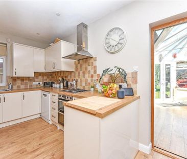 4 bedroom semi-detached house to rent - Photo 6