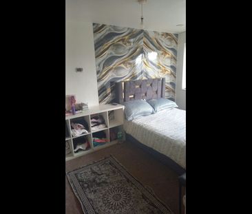 3 Bed Semi-Detached House, Cedar Close, LS12 - Photo 3
